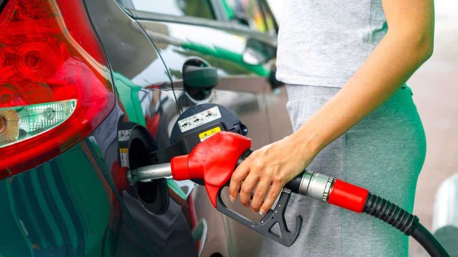 Prețul benzinei crește, iar al motorinei scade