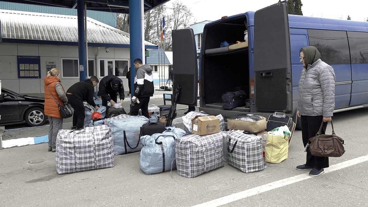 Revin acasă, de Paști. Cu ce și-au umplut bagajele moldovenii?