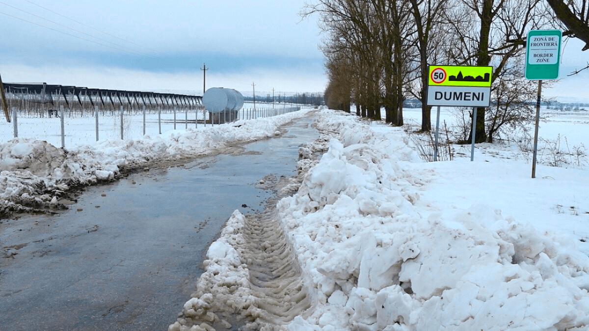 Zăpada a creat probleme. Mai mulți elevi, blocați / VIDEO