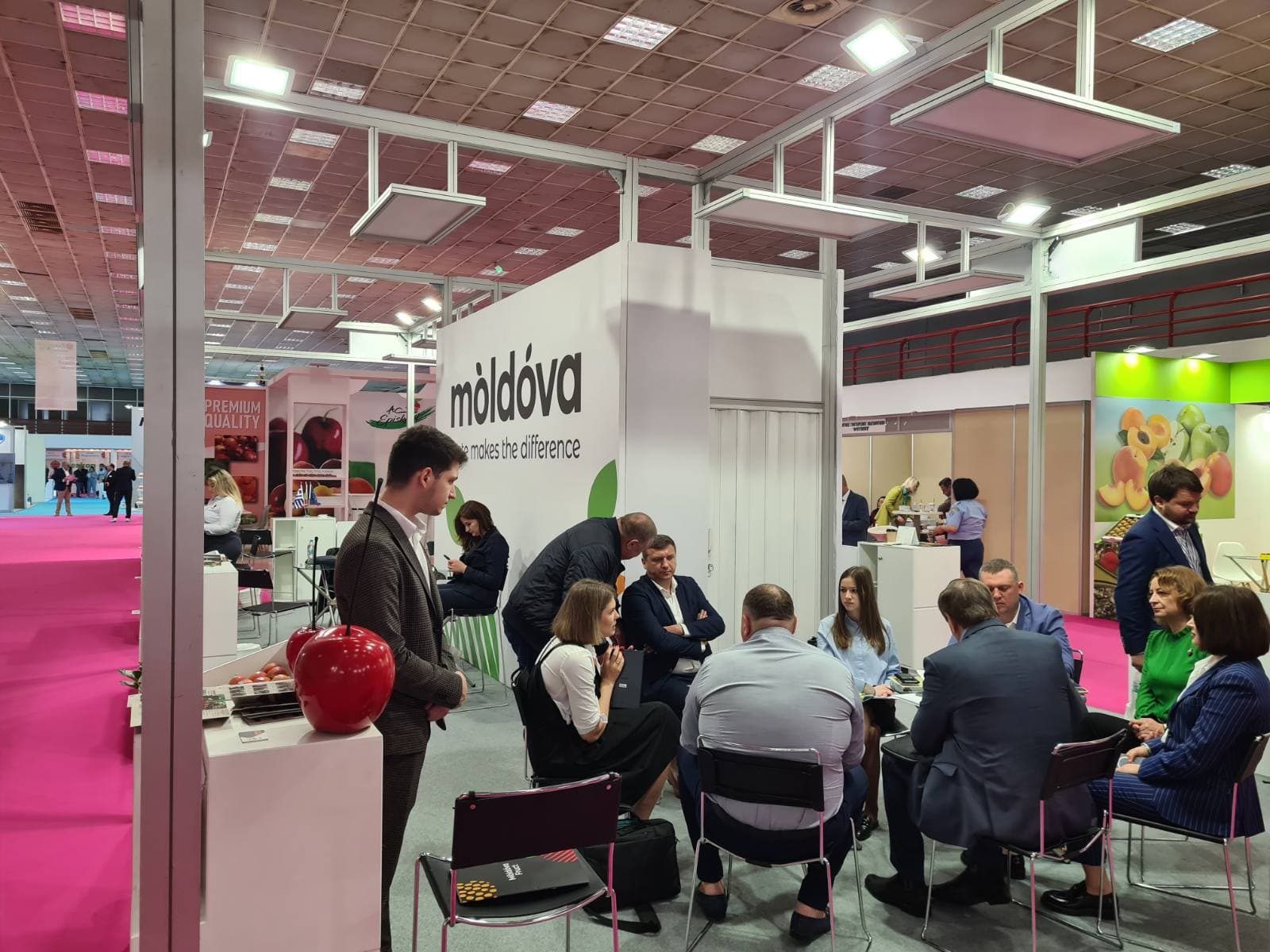 Fructele moldovenești prezentate în premieră la o expoziție în Grecia