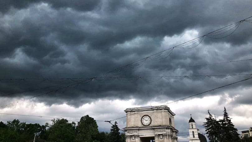 Joi ne așteaptă averse puternice, prognozează meteorologii