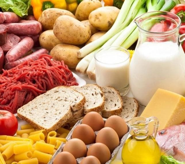 Prețurile medii de consum au scăzut, prima reducere din 2020
