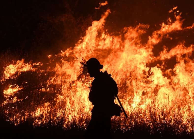 „Război” cu incendiile forestiere în Grecia