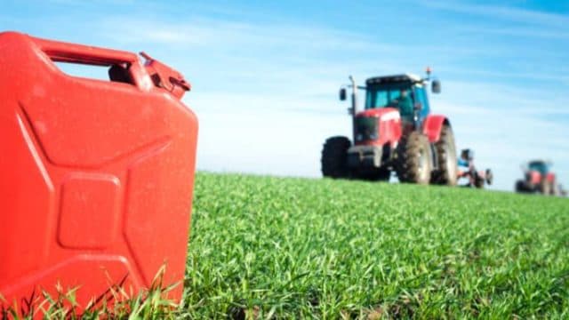 Carburanții se mai scumpesc în Moldova