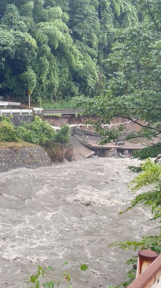 Taifunul Lan înaintează spre Marea Japoniei. A lăsat în urmă 49 de răniți / VIDEO