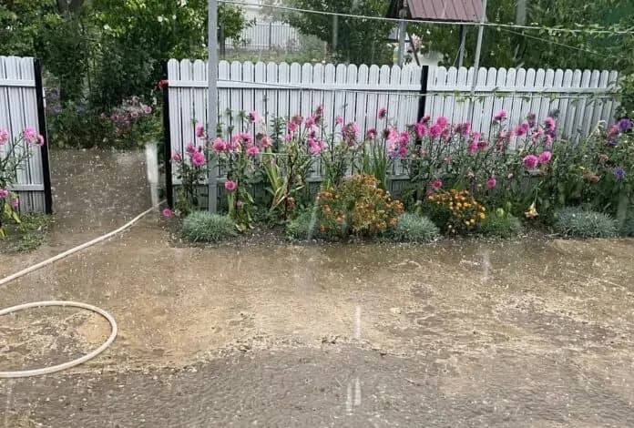 A plouat cu grindină cât bobul de mazăre în raionul Drochia