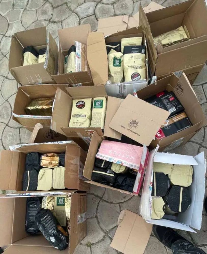 Un lot comercial de cafea și suplimente alimentare, depistate de vameși