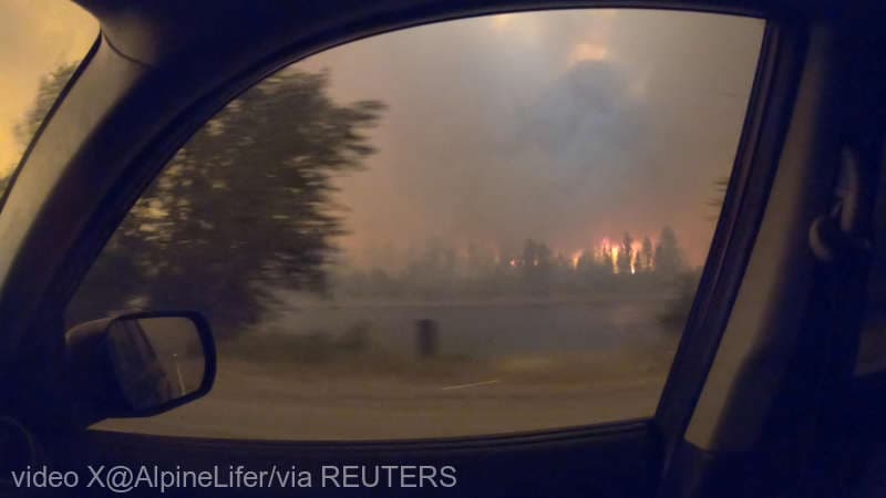 Incendiu în Canada! Peste 30 de mii de oameni au primit ordin de evacuare