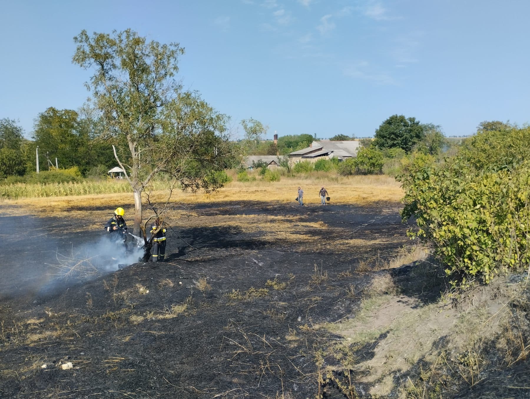 ATENȚIE! Un bărbat s-a intoxicat din cauza unui incendiu de vegetație