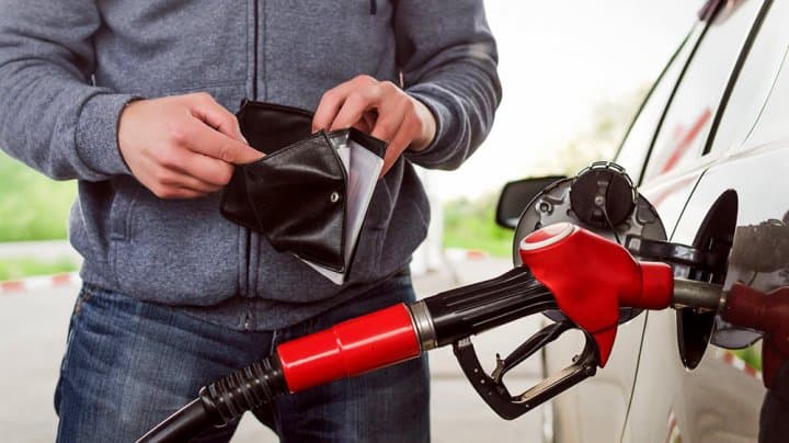 Carburanții se scumpesc din nou
