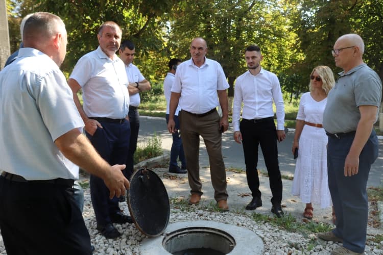 Aproximativ 60 de gospodării din Călărași au acces la rețeaua de canalizare