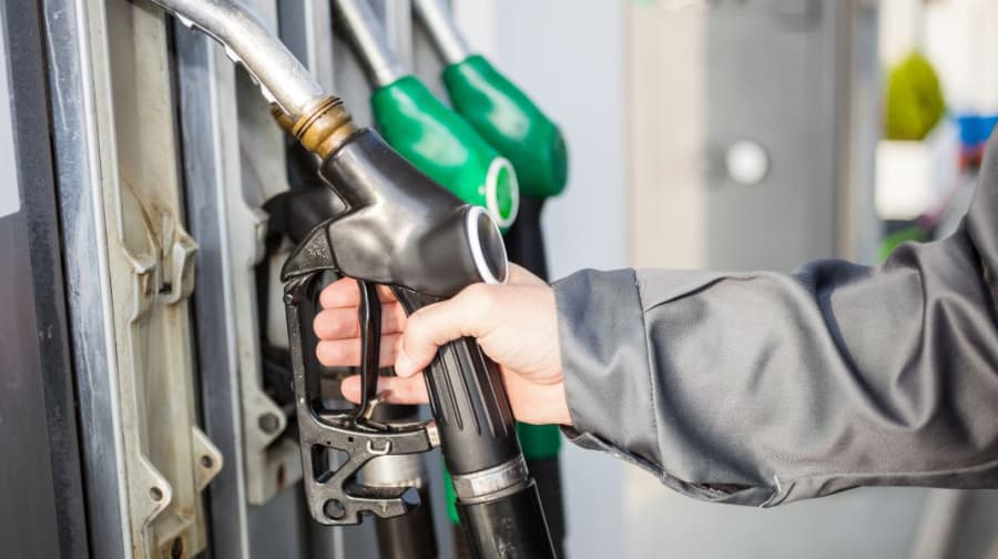 Carburanții se vor scumpi și miercuri, anunță ANRE