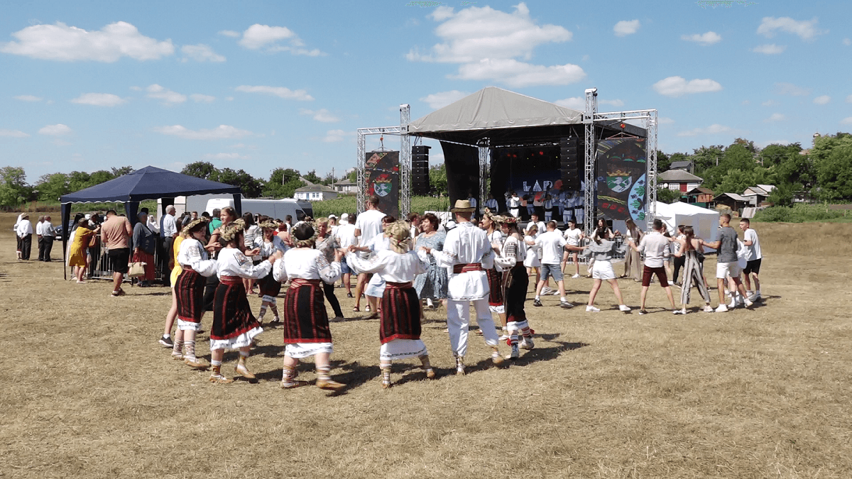 Trei scene și două zile de odihnă în inima satului Glinjeni