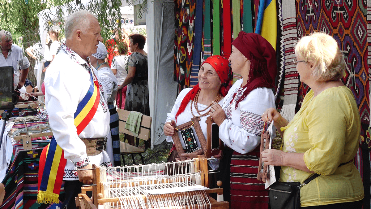 Covoarele moldovenești – vedetele festivalului din satul Mihăileni