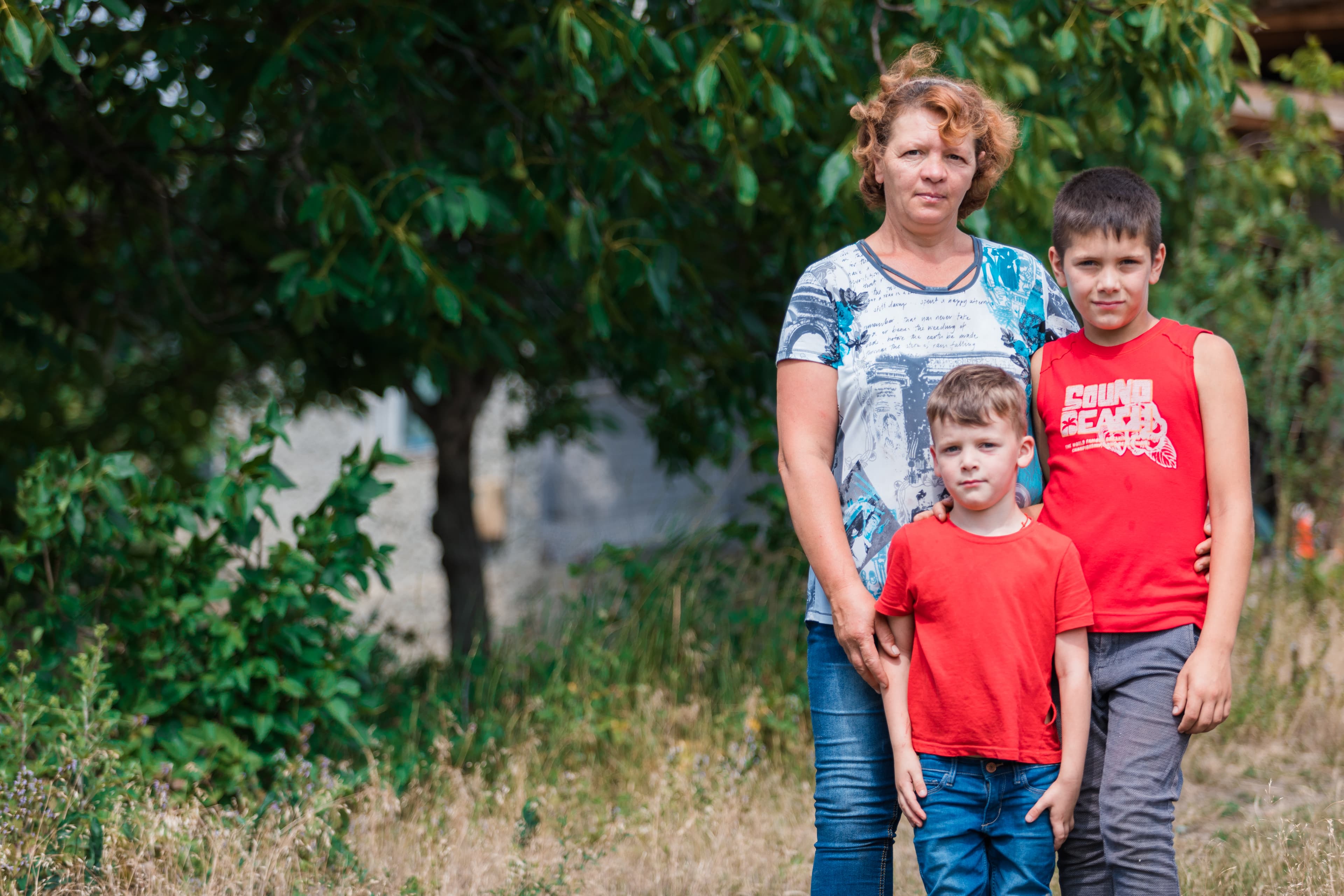Cultivă pui într-un incubator, afacere inițiată de o mama cu cinci copii