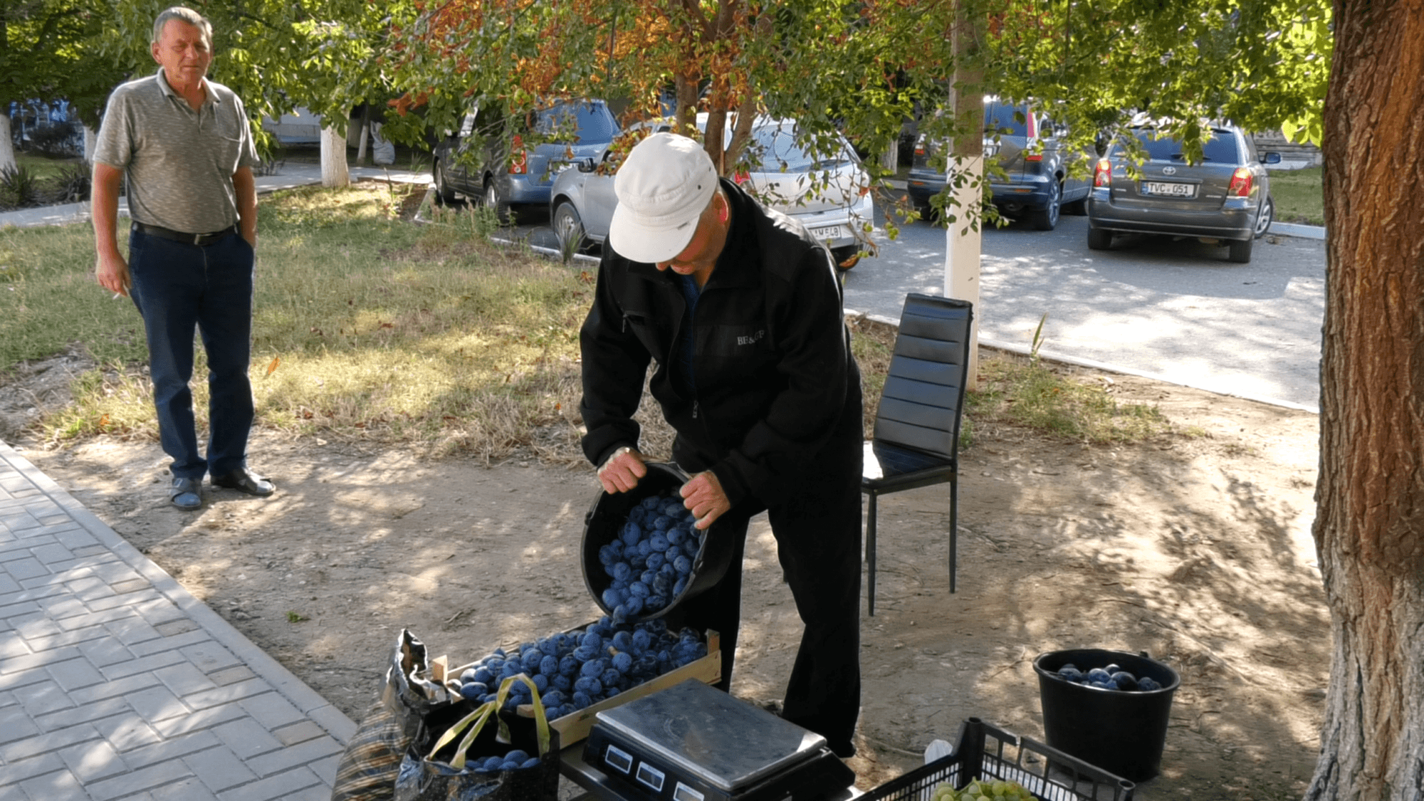 Fermierii, nevoiți să iasă cu producția în stradă pentru a-și câștiga existența