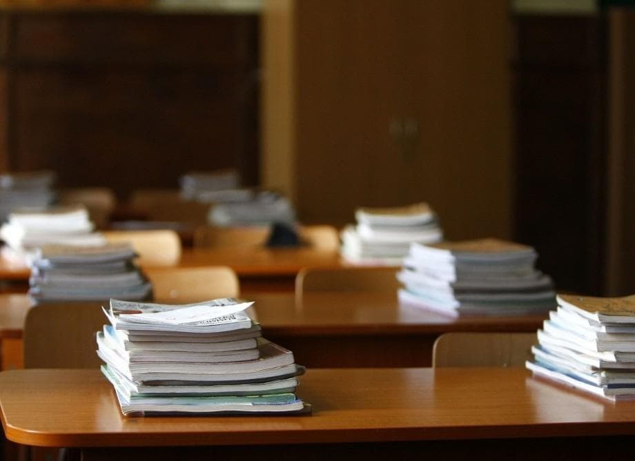 Început de an școlar, dar fără toate manualele necesare