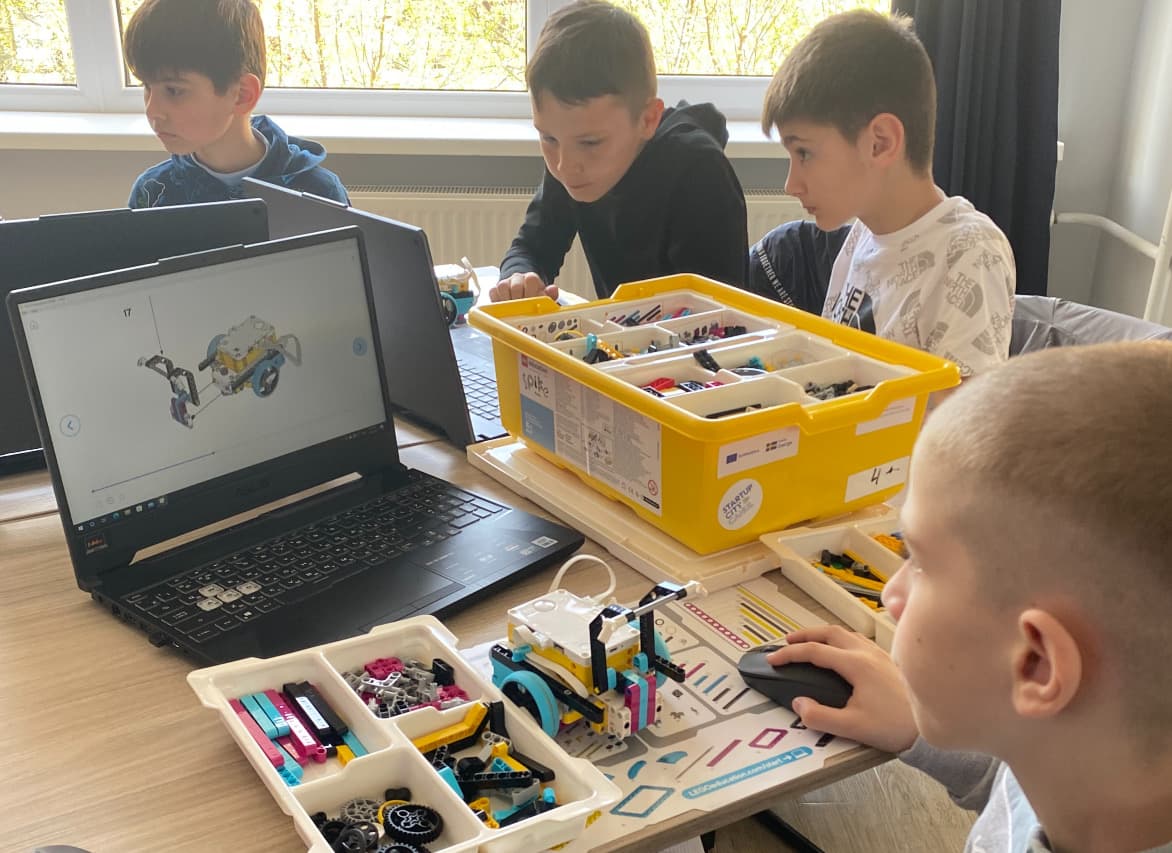 Înscrie-te la cursurile de Robotică și Programare desfășurate de Startup City Cahul