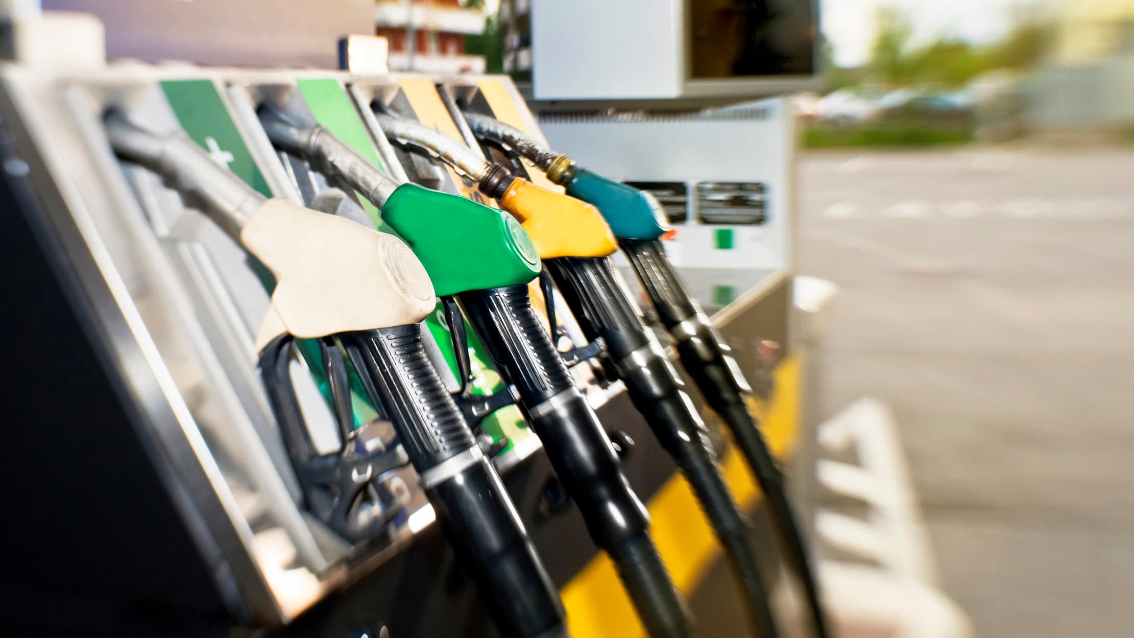Noi scumpiri la carburanți: prețurile cresc din nou la pompă