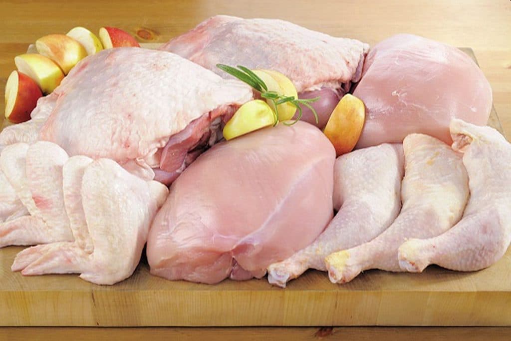 Moldova va relua treptat importul de carne de pui din Ucraina