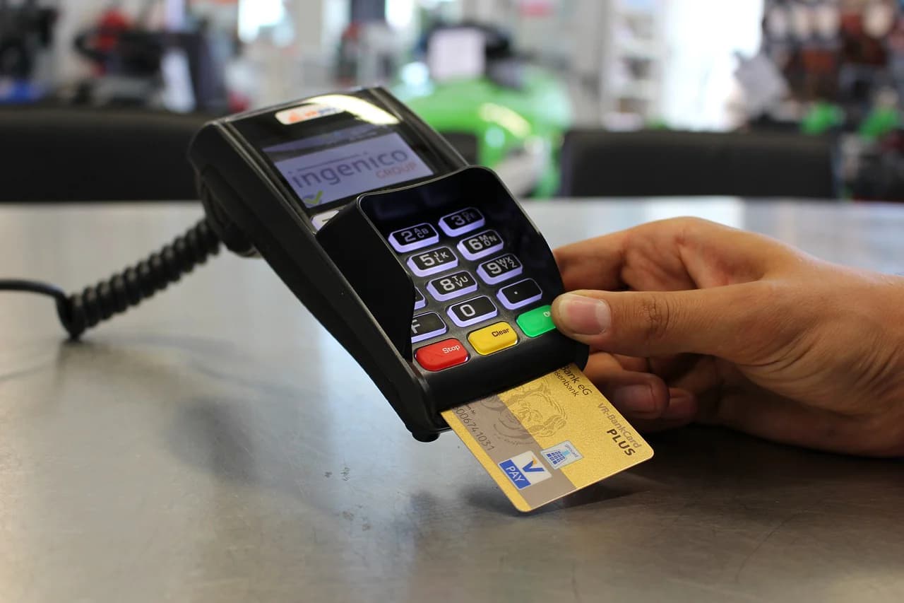 A fost lansată Campania Națională de Informare „Fără cash”