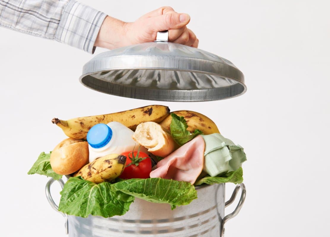 Risipa alimentară și cum luptăm cu fenomenul de sărbători