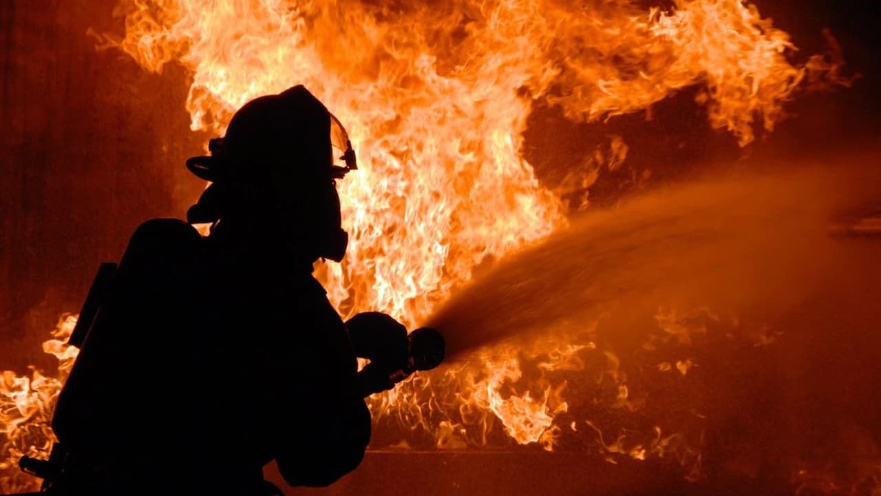 O femeie de 88 de ani a murit în urma unui incendiu cauzat de o sobă defectă