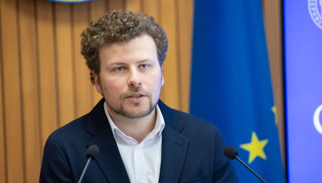 Profesorii cer majorări salariale cu 35 la sută, pe când Guvernul oferă doar 9 la sută. Salariile din educație în centrul negocierilor