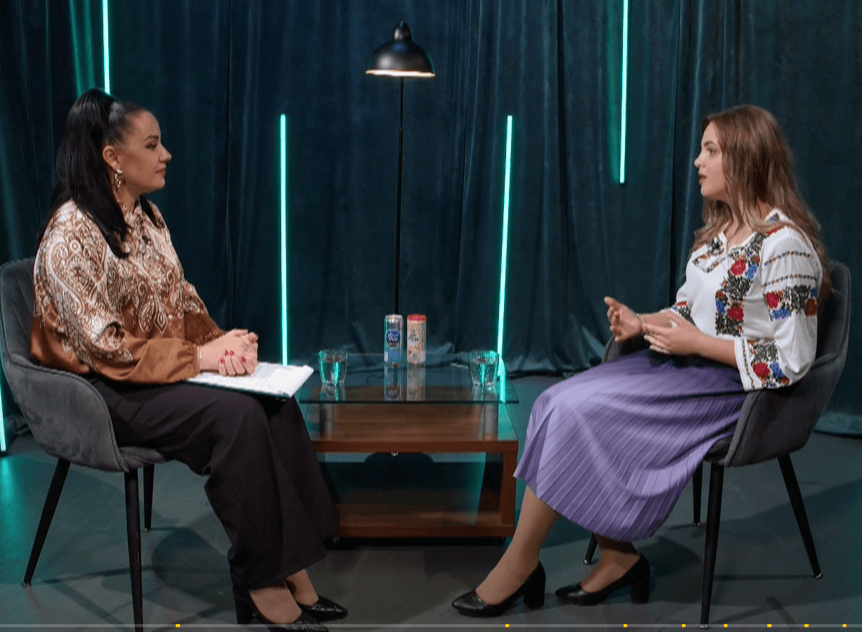 Eugenia Titica: Vocea am moștenit-o de la bunica mea, care este verișoară cu Ion Teodorovici. Cred că de acolo se trage și talentul meu de a cânta.
