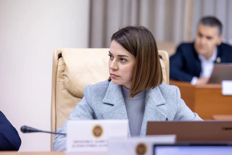 Ministra Agriculturii își suspendă activitatea guvernamentală la sfârșitul verii