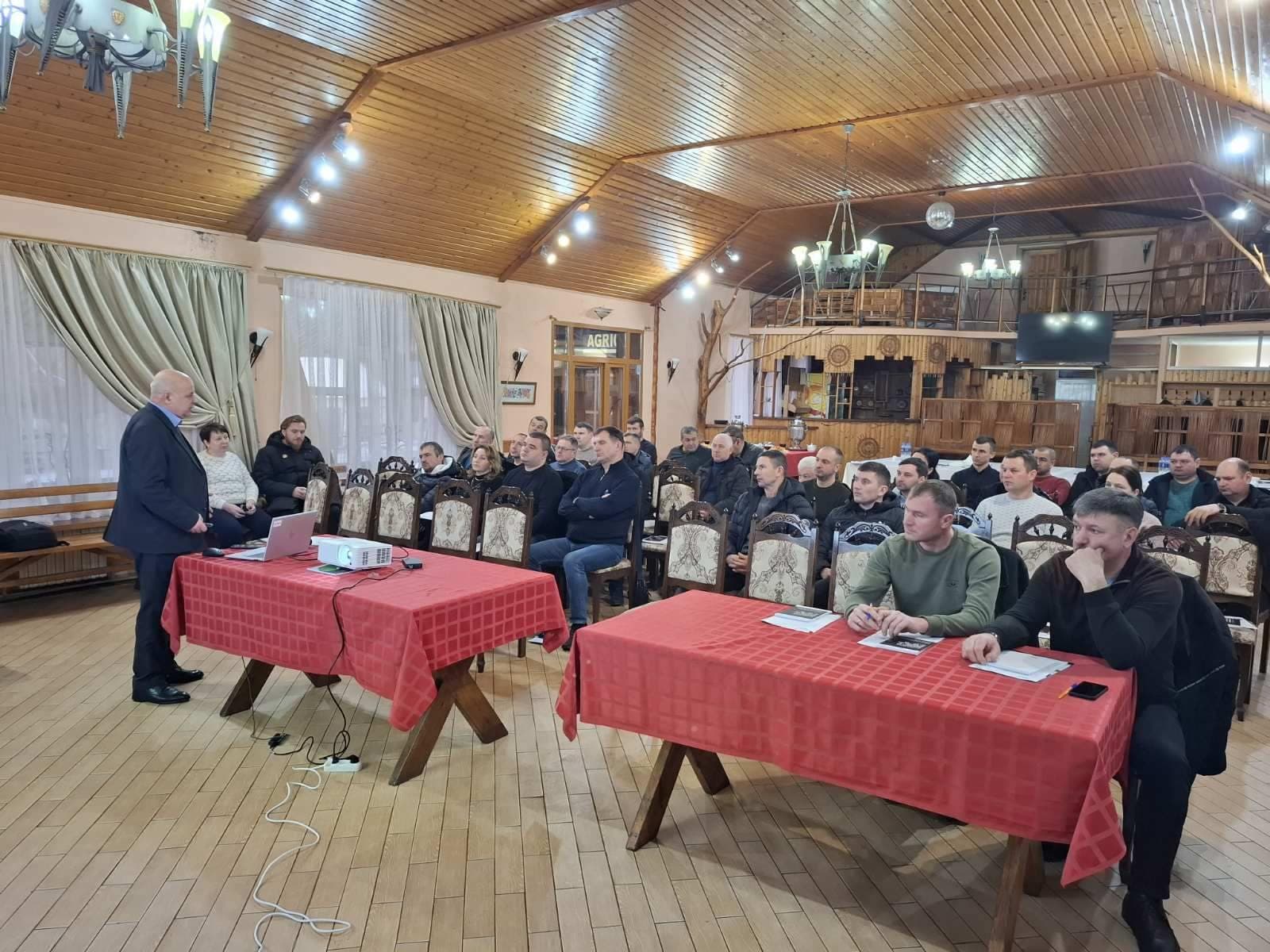 Producătorii de fructe din nordul Moldovei învață tehnici moderne de cultivare și protecție a livezilor