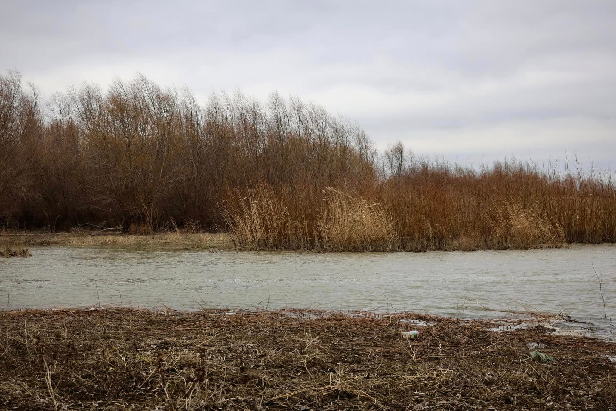 Lacul Beleu va fi salvat! Începe curățarea canalelor care îl alimentează cu apă