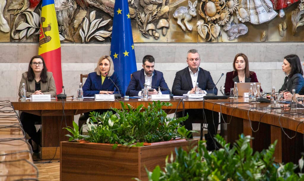 Prima tranșă de 300 de milioane de euro, oferite Republicii Moldova drept sprijin din partea Uniunii Europene, a fost repartizată pe domenii de prioritate