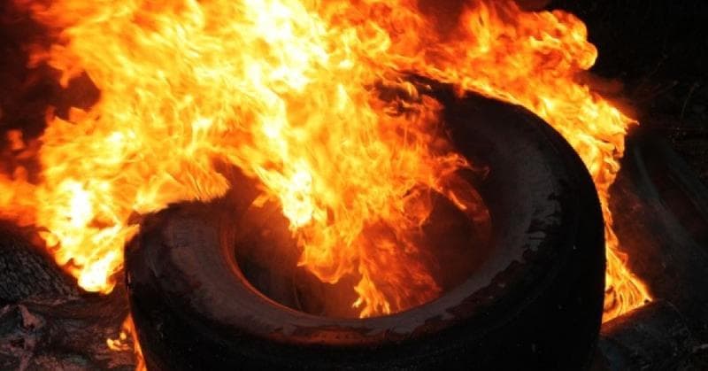 Nu ardeți anvelope în noaptea Învierii! Pericol pentru sănătate și mediu
