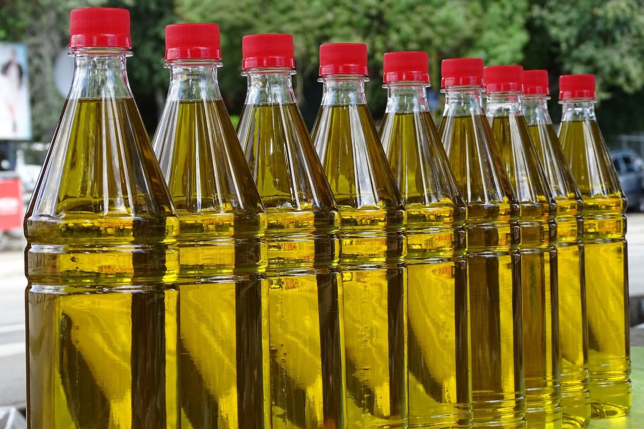 Atenție, consumatori! Ulei de măsline rechemat din comerț din cauza contaminării cu uleiuri minerale
