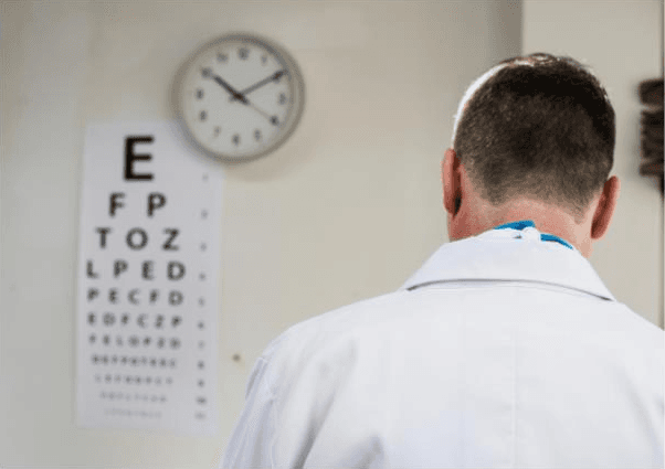 Când să te adresezi unui oftalmolog la Invitro pentru diagnostic și tratament