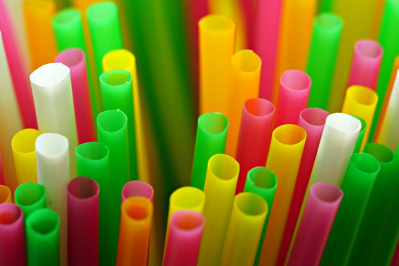 Microplasticele, un pericol invizibil pentru agricultură și sănătate