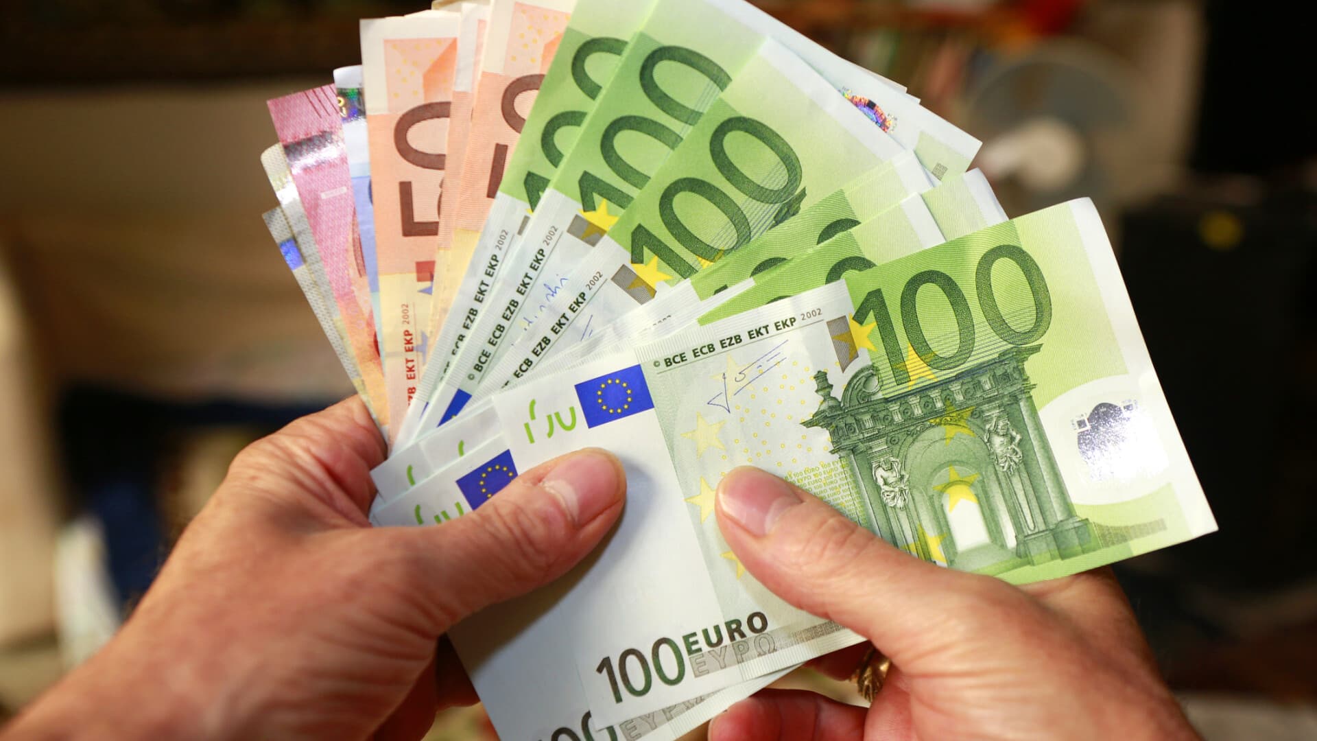 Salarii de peste 1.000 euro: de 60 de ori mai mulți moldoveni în ultimii 10 ani