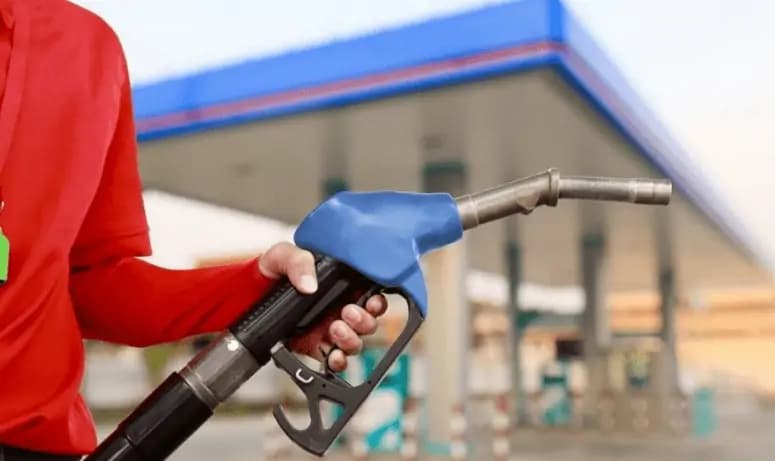 Motorina se ieftinește, iar benzina rămâne la aceiași valoare