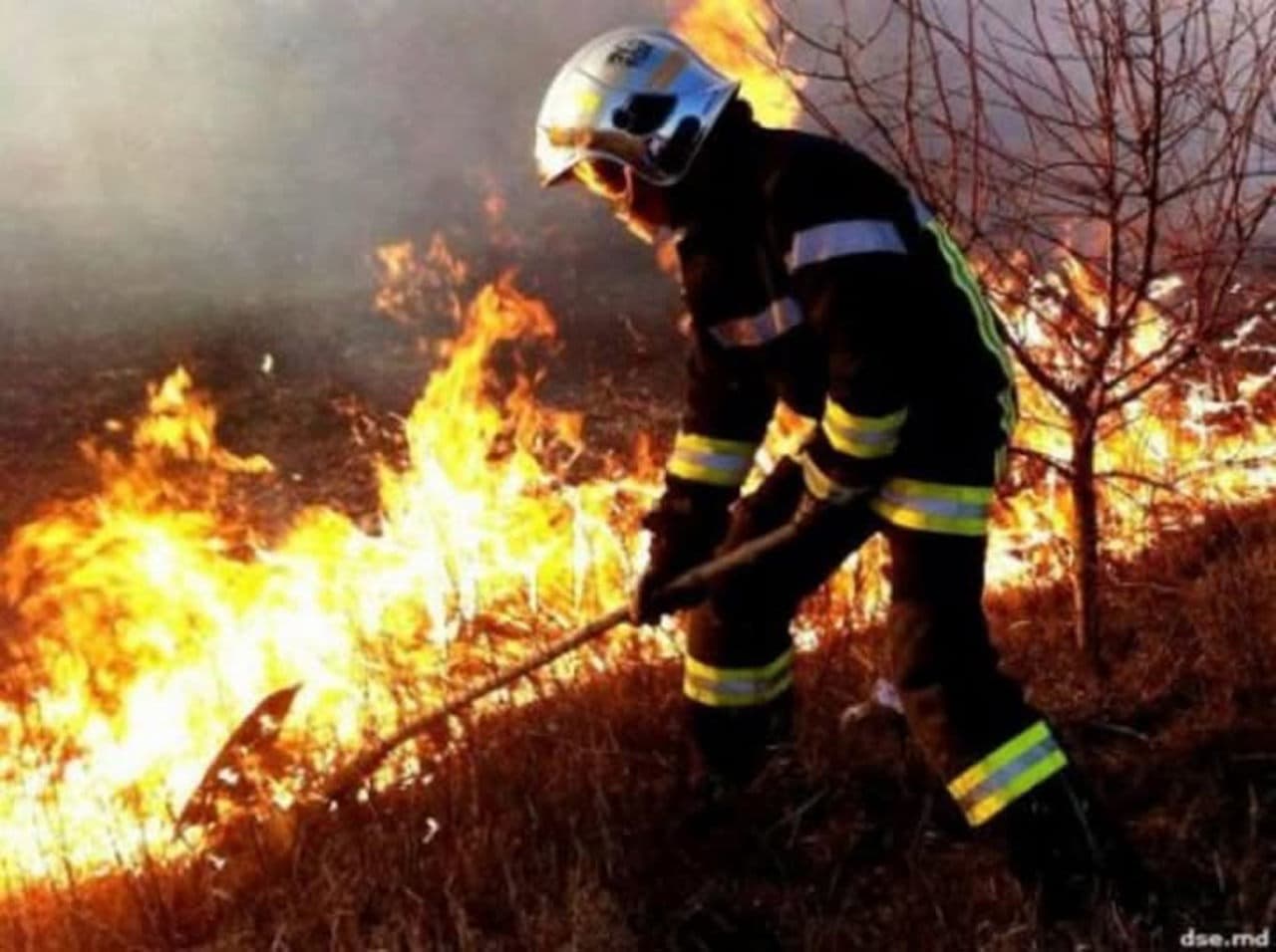 Meteorologii au emis Cod galben de incendii pentru zona de Sud