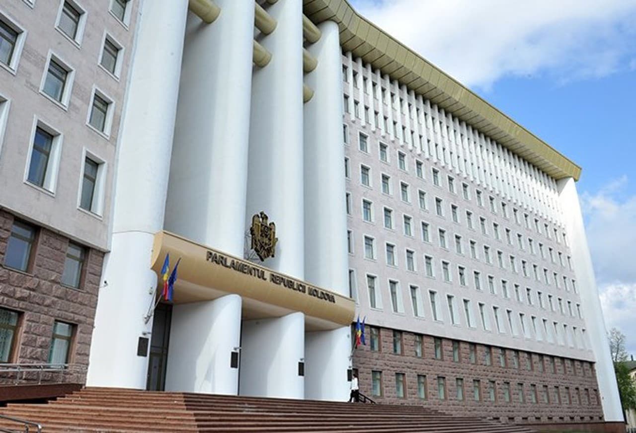 Victor Agrici, numit secretar general al Parlamentului