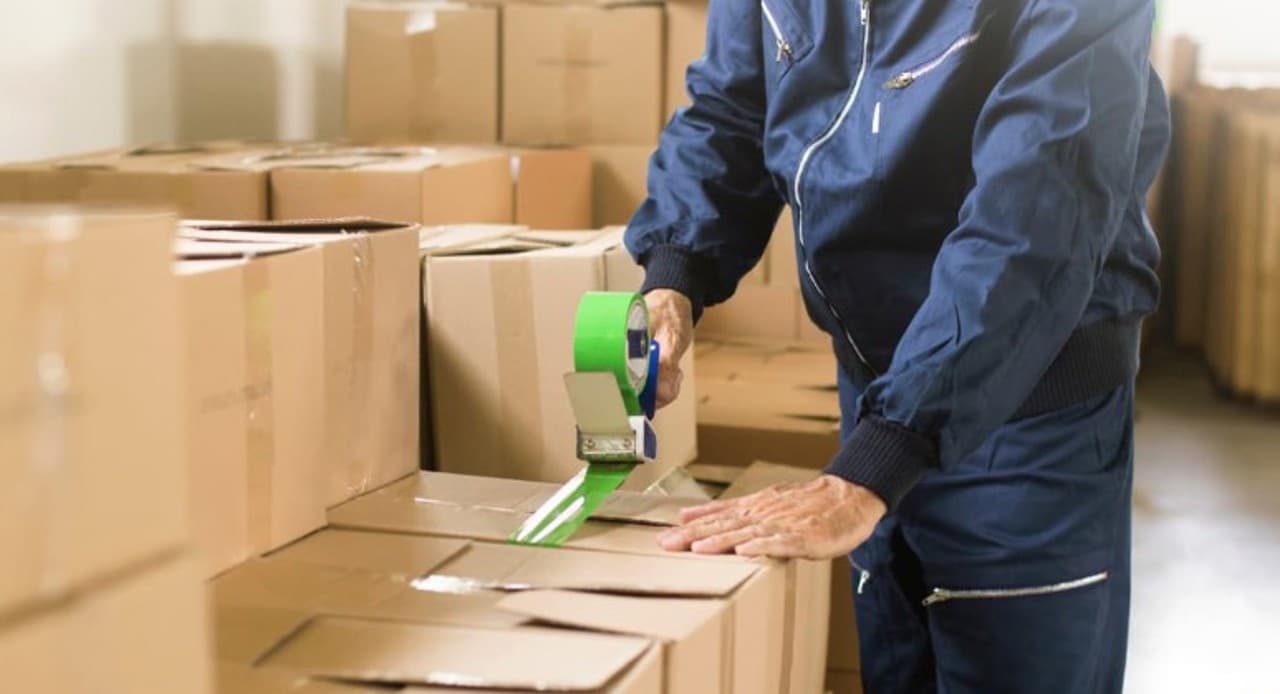 Taxarea coletelor din China va fi introdusă treptat, anunță ministrul Finanțelor