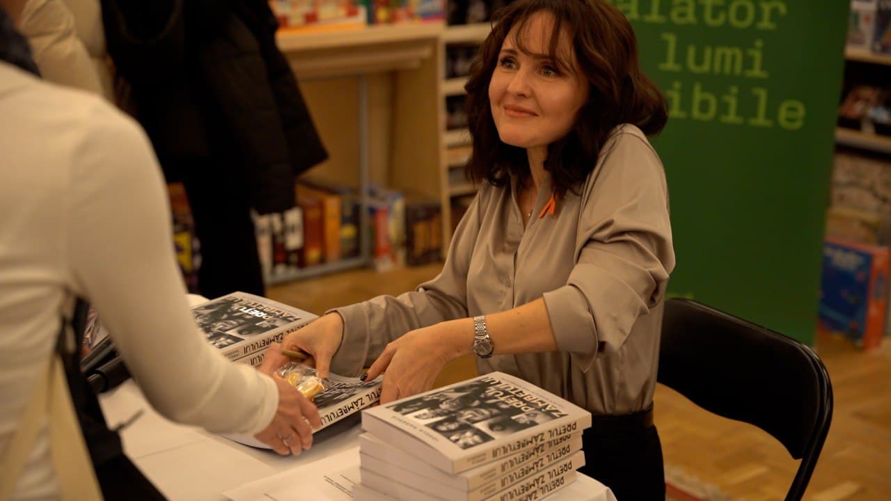 Lansare de carte. „Prețul zâmbetului” de Ionela Hadârcă