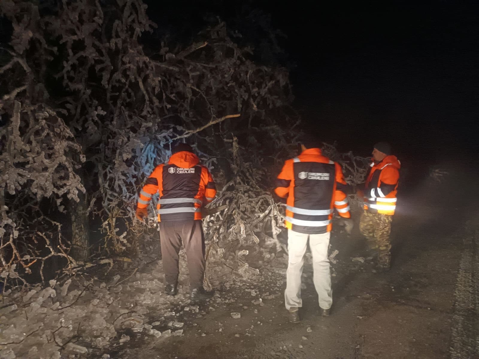 Intervenții în lanț din cauza poleiului