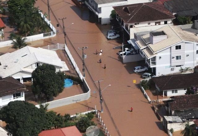 Cel puțin 30 de oameni au murit, iar peste 40 sunt dați dispăruți în Brazilia, în urma inundațiilor
