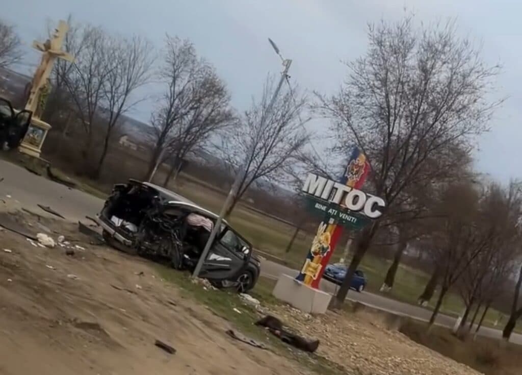 11 persoane rănite, inclusiv copii, în urma a două accidente rutiere produse în acest weekend