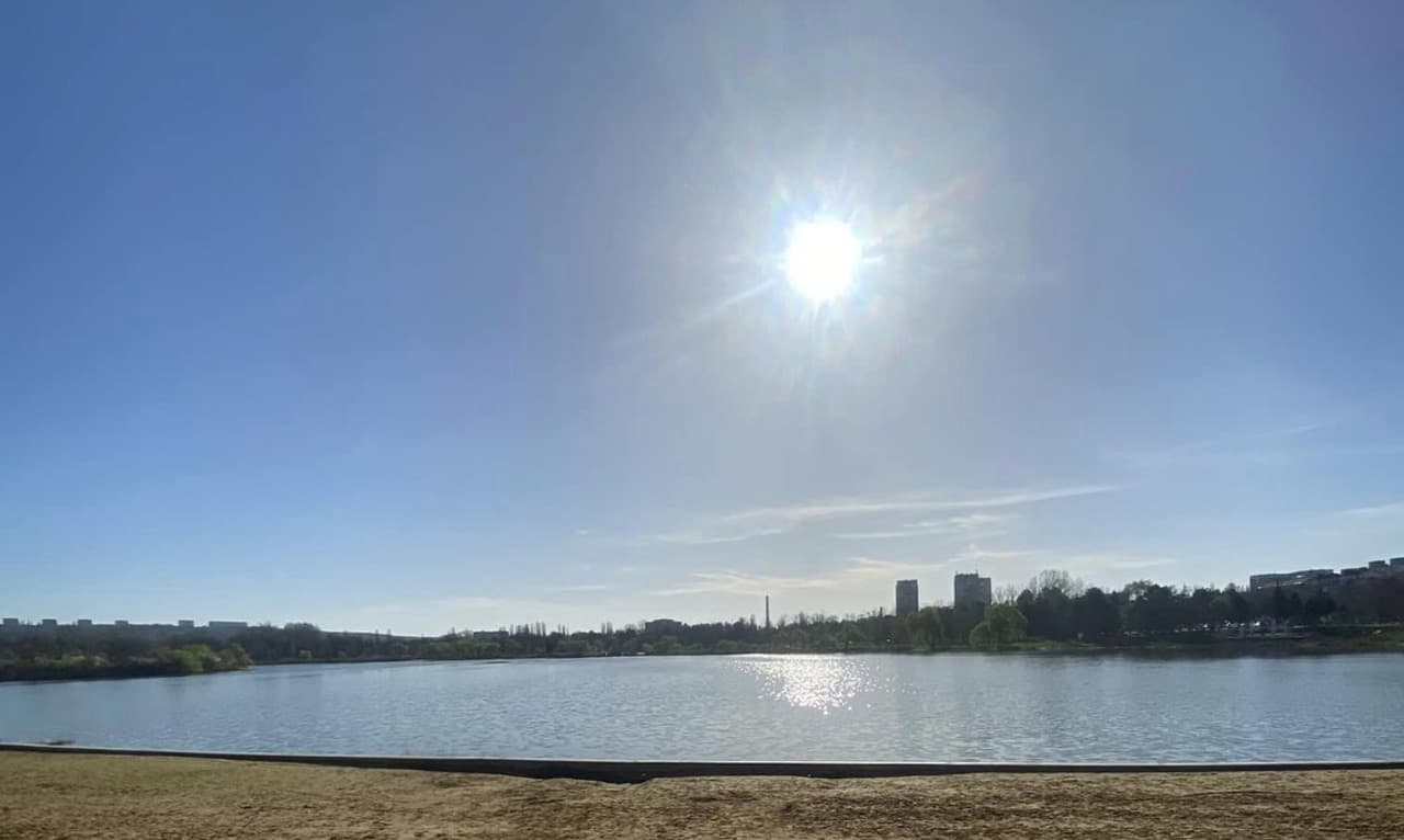 Vremea frumoasă și vacanța elevilor i-a scos pe moldoveni din case