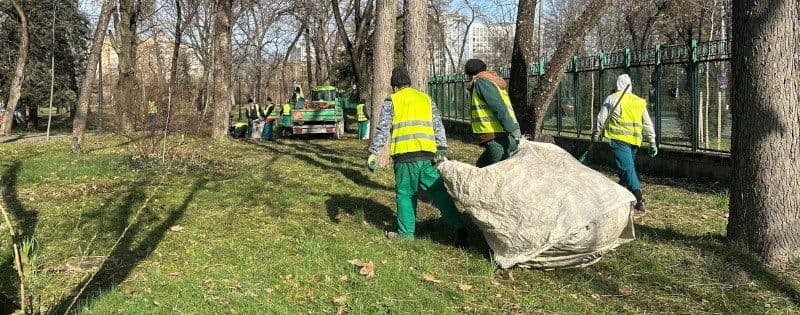 După iarnă, începe marea curățenie în Chișinău