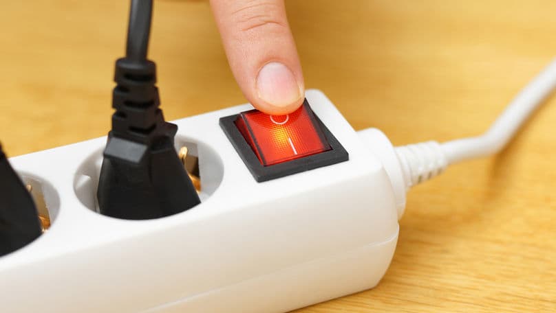 Deficit major de energie electrică în orele de vârf: apel urgent către consumatori