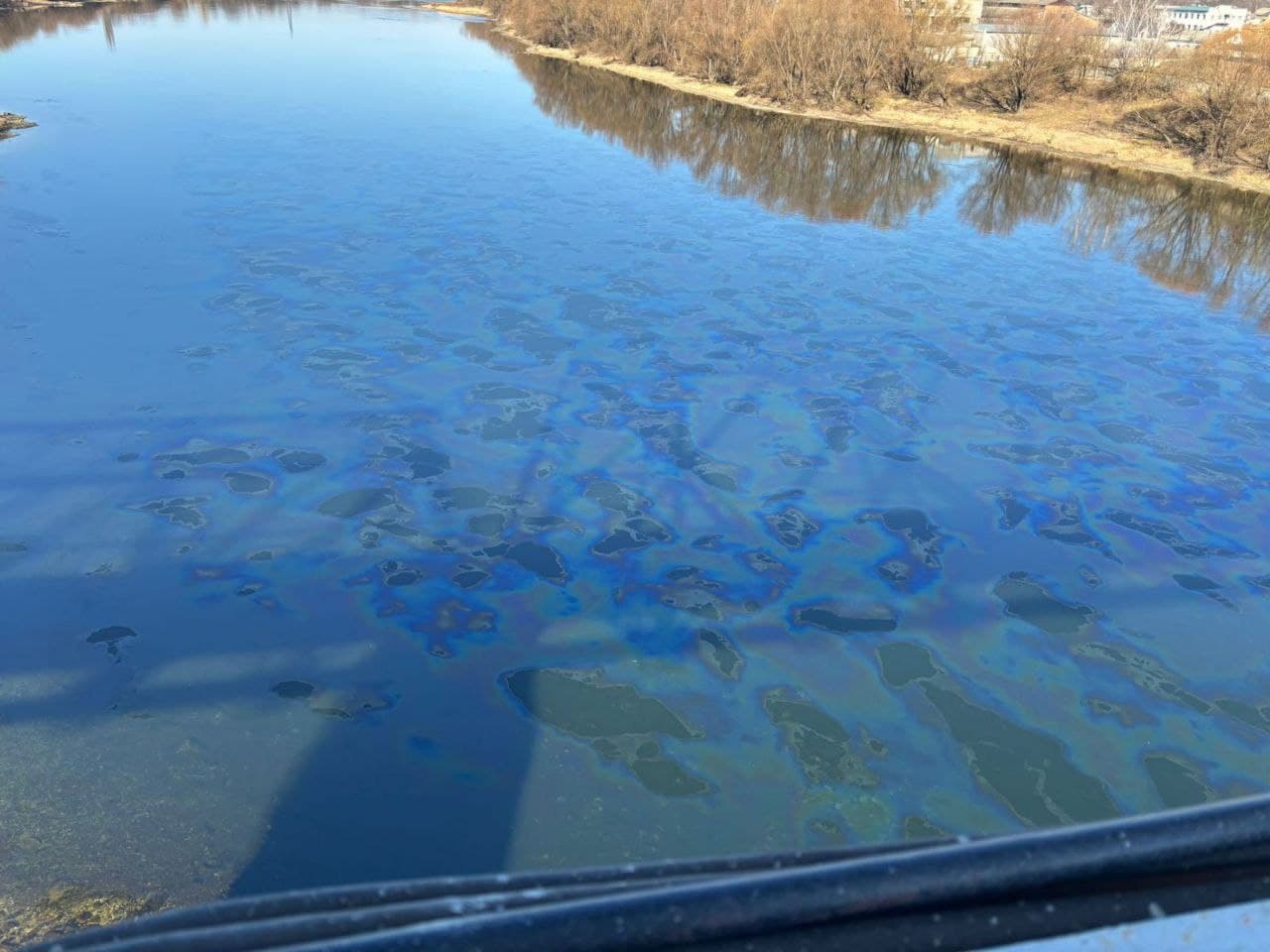 Alertă de mediu pe Nistru din cauza poluării cu petrol